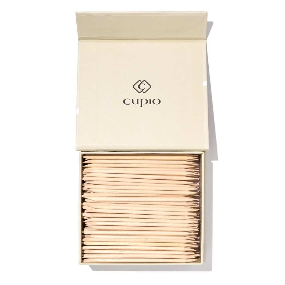 Geöffnete Cupio Box mit Rosenholzstäbchen für Maniküre, Nagelhautpflege und präzise Nailart-Anwendungen