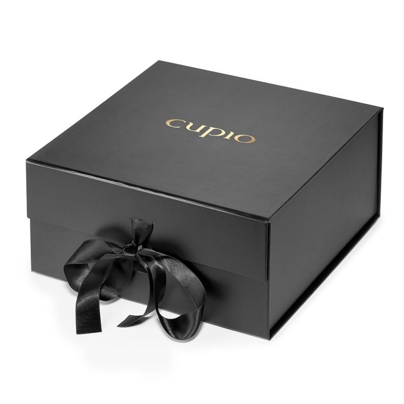Schwarze Geschenkbox mit schwarzem Satinband von cupio