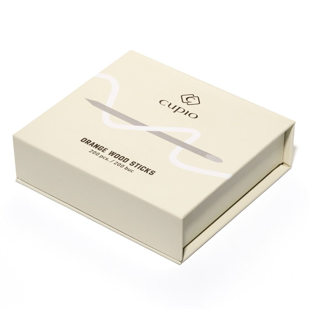 Beige Produktbox von Cupio mit Orange Wood Sticks, 200 Stück – Holzstäbchen für Nagelhautpflege und Maniküre