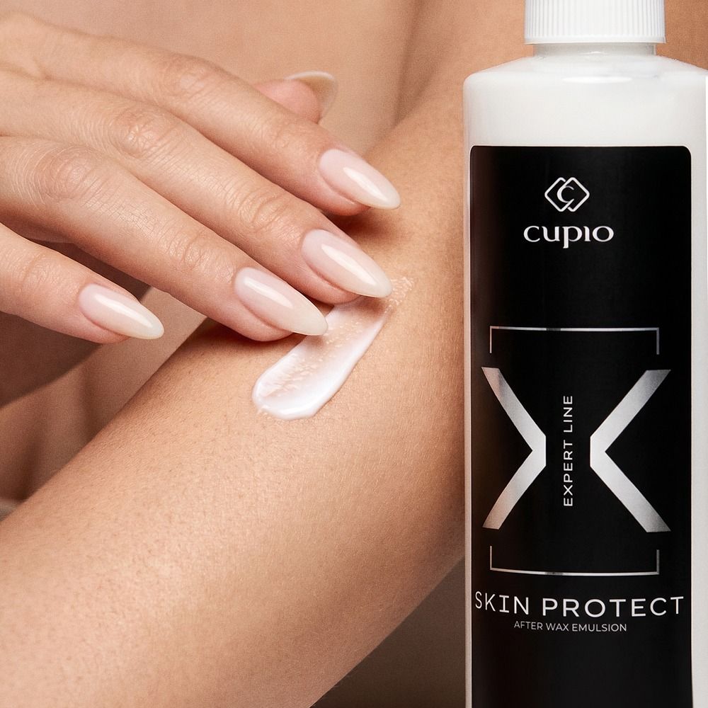 Cupio Expert Line Skin Protect Post-Epilationslotion 250 ml auf der Haut angewendet – beruhigt nach der Epilation, spendet Feuchtigkeit und kann bei regelmäßiger Anwendung das Nachwachsen der Haare verlangsamen