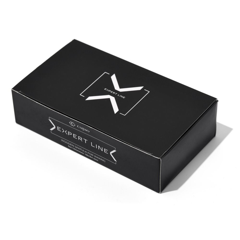 Schwarze Cupio Expert Line Verpackungsbox für Holzspatel zum Waxing auf weißem Hintergrund