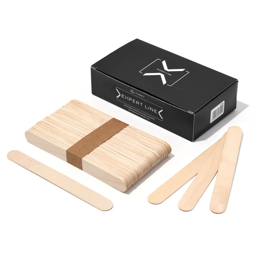 Set aus flachen Holzspateln für Waxing von Cuccio Expert Line, gebündelte Einwegspatel mit schwarzer Produktverpackung