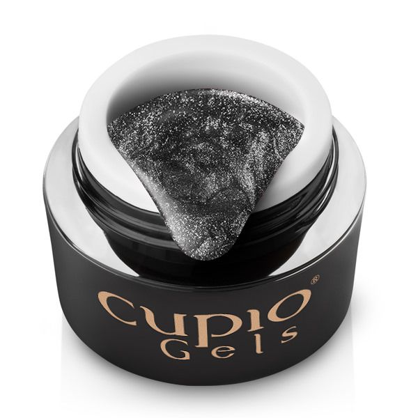 Schwarzes Glitter Nagelgel von Cupio in einem dekorativen Glasbehälter