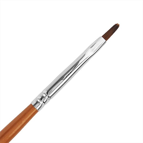 Detailaufnahme eines hochwertigen Pinsels mit flacher Spitze und Holzgriff