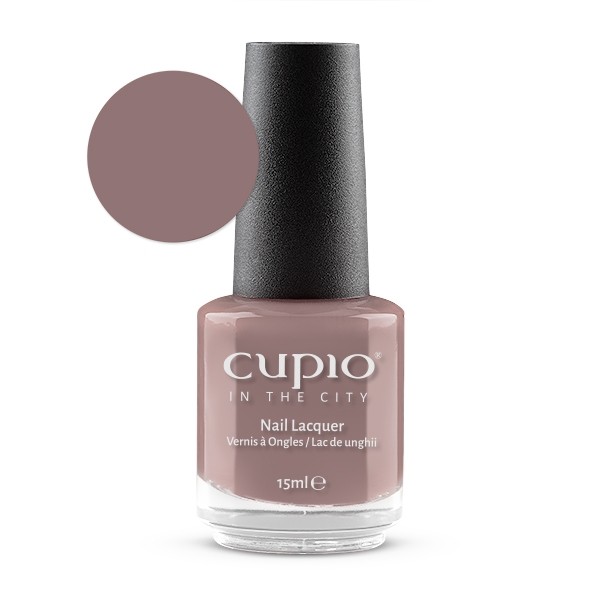 Cupio Nagellack Flasche mit rosafarbener Nude-Nagellackfarbe