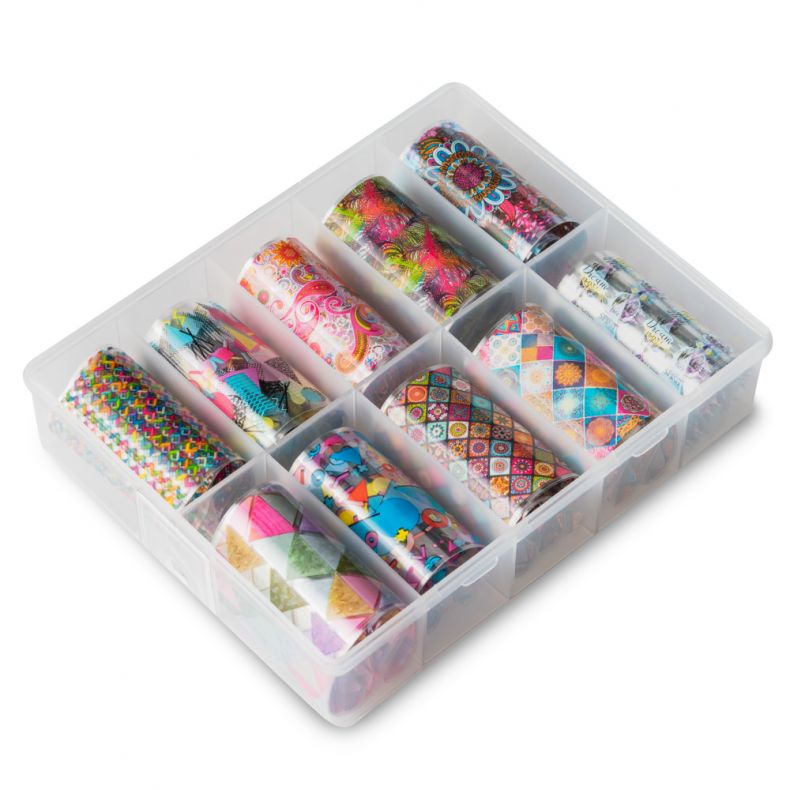 Set aus verschiedenen dekorativen Washi-Bändern in einer durchsichtigen Aufbewahrungsbox