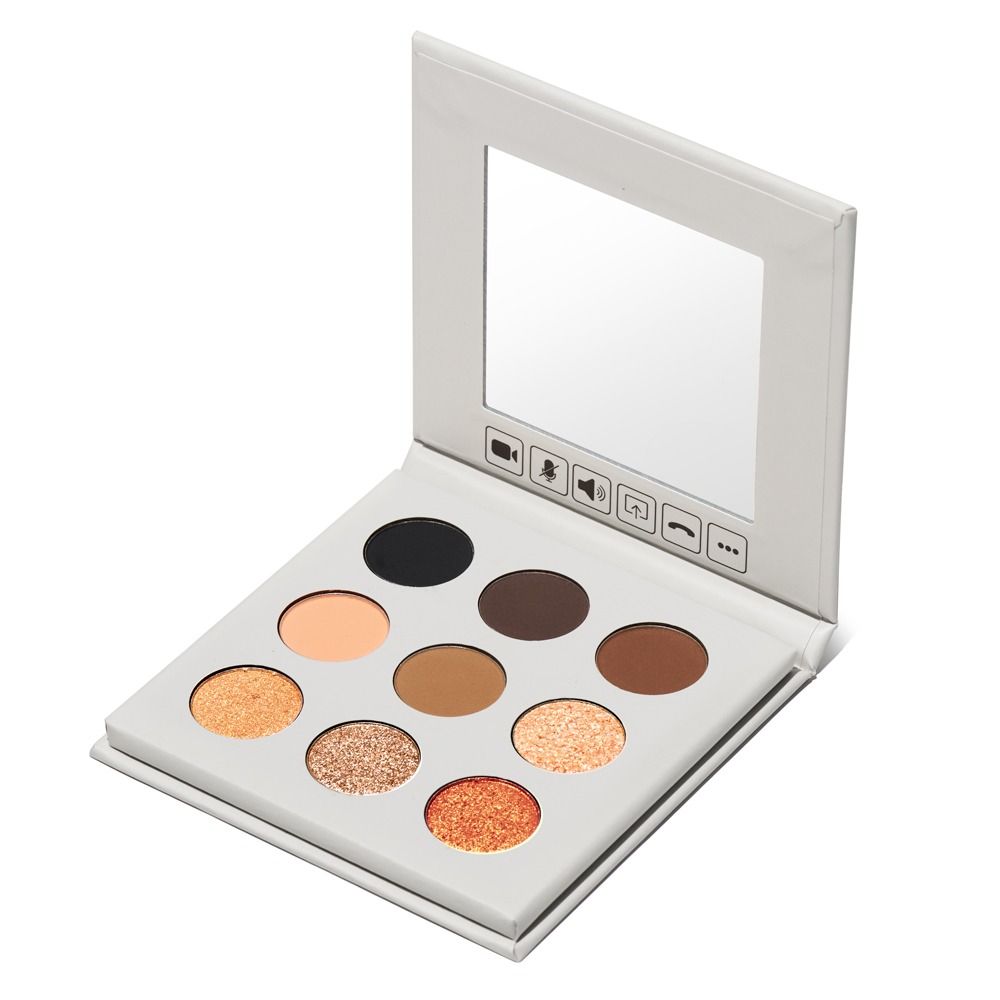 Weiße, geöffnete Lidschattenpalette mit integriertem Spiegel und 8 Lidschattenfarben in Schwarz, Nude, Braun sowie schimmernden Gold- und Kupfertönen