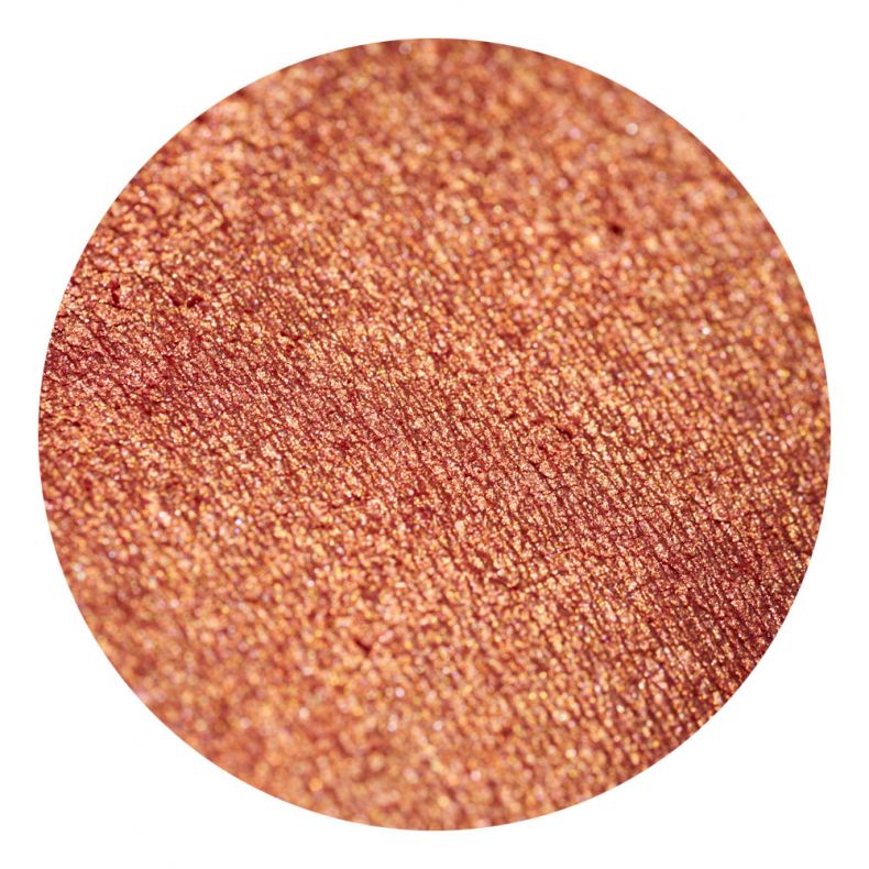 Detailansicht eines schimmernden Bronzers in warmen Kupfertönen
