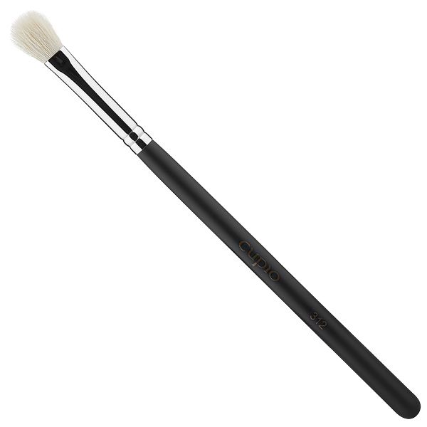 Lidschattenpinsel mit weichen Borsten und schwarzem Griff