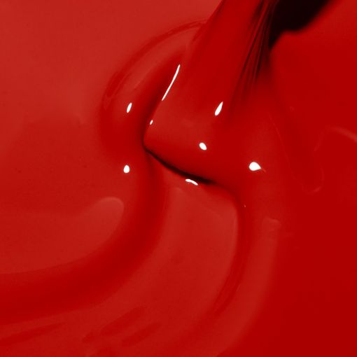 Nahaufnahme von glänzendem, leuchtend rotem Nagellack mit Pinsel – intensive Farbe für Maniküre und gepflegte Nägel