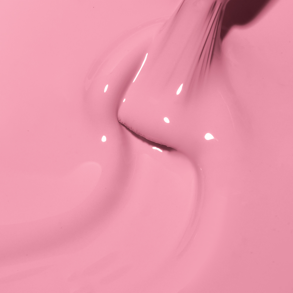Nahaufnahme von Cupio Gellack PRO Studio Colors Love Me Baby 8ml in cremigem Rosa mit glänzender, seidiger Textur für professionelle Nageldesigns