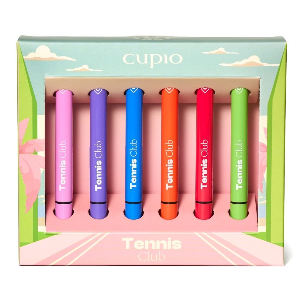 Cupio Tennis Club Geschenkset mit 6 bunten Stiften in Rosa, Lila, Blau, Orange, Rot und Grün in dekorativer Verpackung