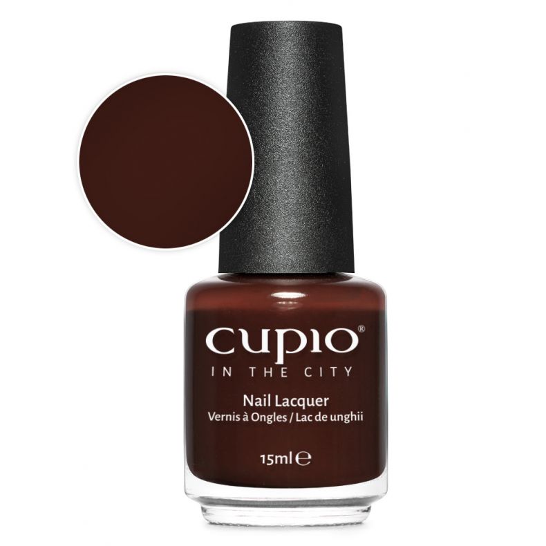 Cupio Nagellackflasche mit dunklem Braunton und Pinsel