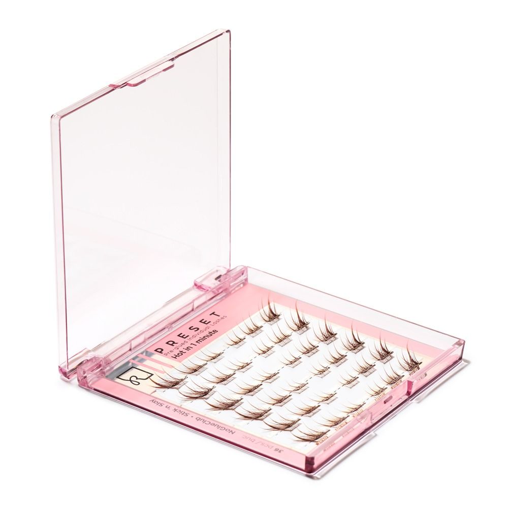 Geöffnetes rosa PRESET-Etui mit vorgefertigten Wimpernbüscheln „Hot in 1 Minute“ für schnelle False-Lash-Looks