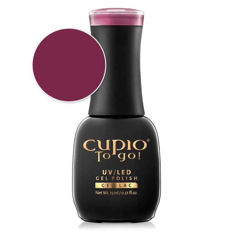 Flasche mit Cupio To go! UV/LED Gel Polish in einer dunklen burgunderroten Farbe