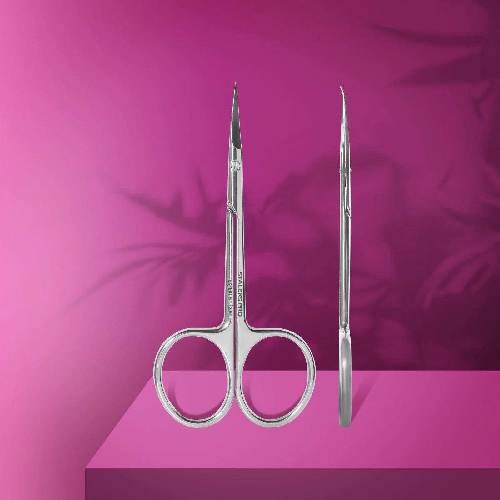 Gebogene Edelstahl-Nagelhautschere für präzise Pflege