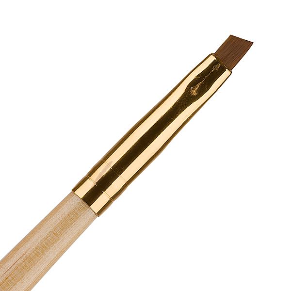 Detailaufnahme eines Pinsels mit goldenem Griff und schräger Pinselspitze