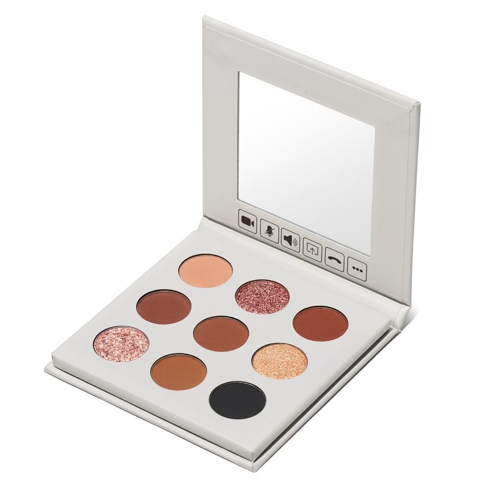 Geöffnete weiße Lidschattenpalette mit Spiegel und 9 Farben in Nude, Braun, Rosé-Glitzer, Gold und Schwarz für vielseitige Augen-Make-up-Looks
