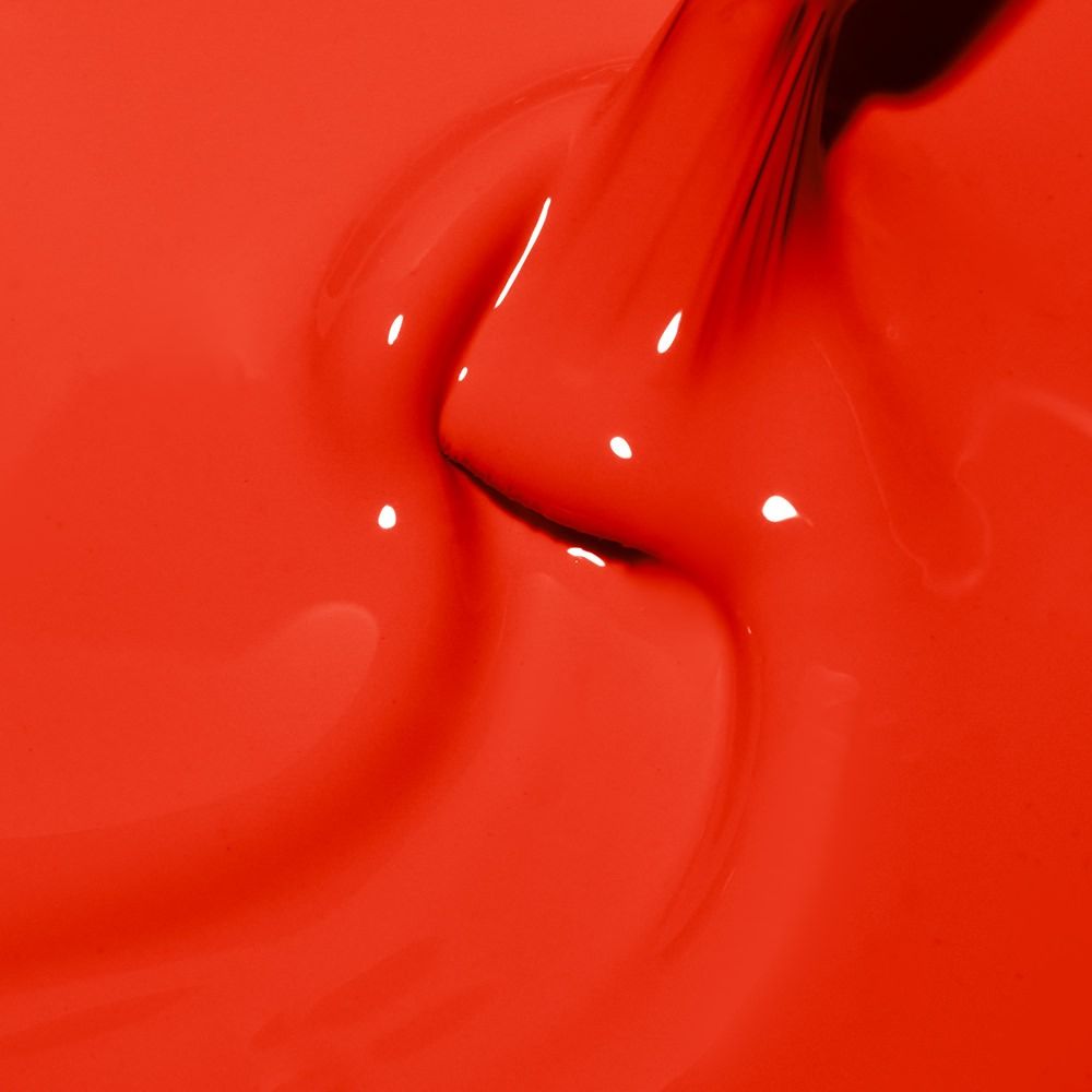 Nahaufnahme von leuchtend rotem Cupio Gellack Ruby Collection Flame Scarlet 15 ml als glänzende UV-Gel-Textur für intensive, langanhaltende rote Maniküre
