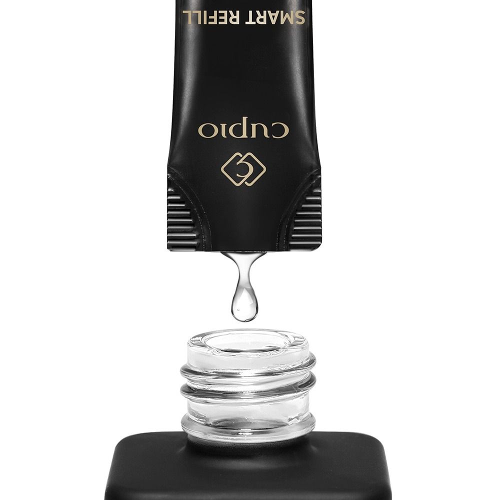 Tropfendes CUPIO Smart Refill Gel über leerer Flasche
