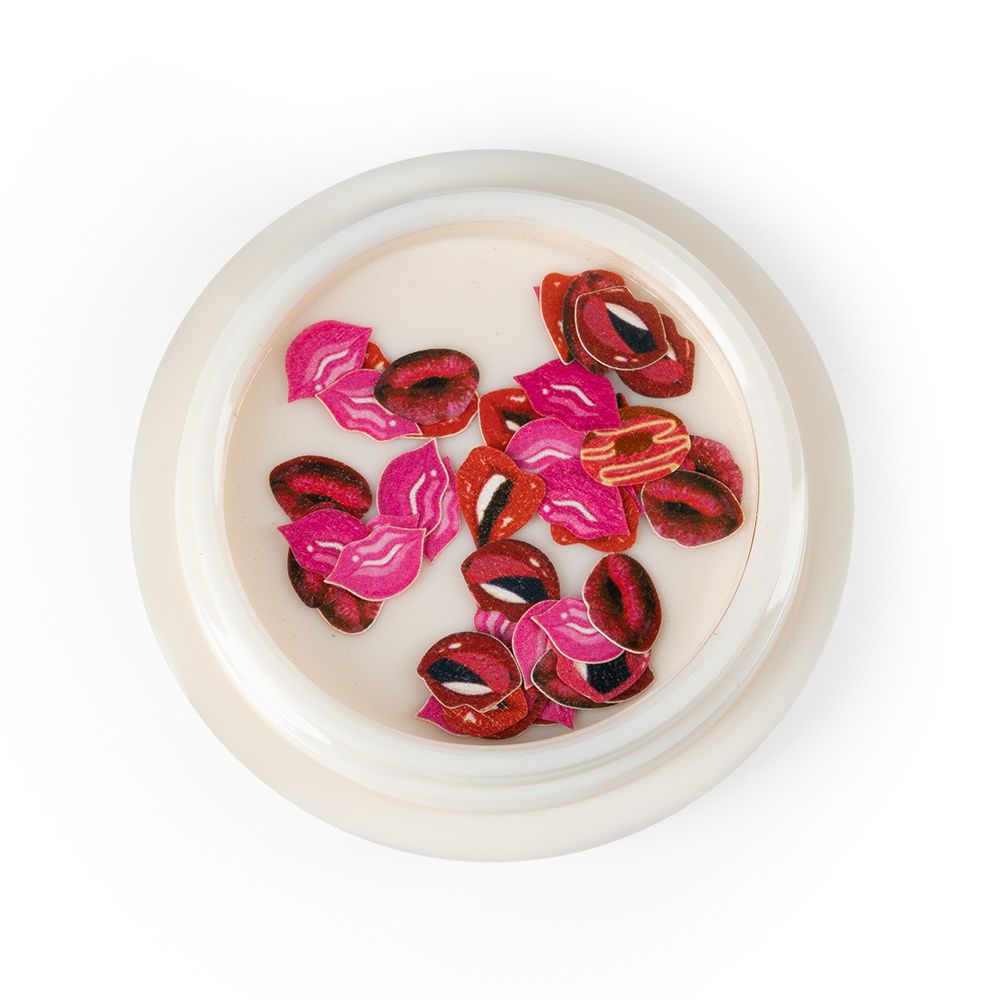 Bunte Konfetti in Lippenform für kreative Anwendung in Nageldesigns
