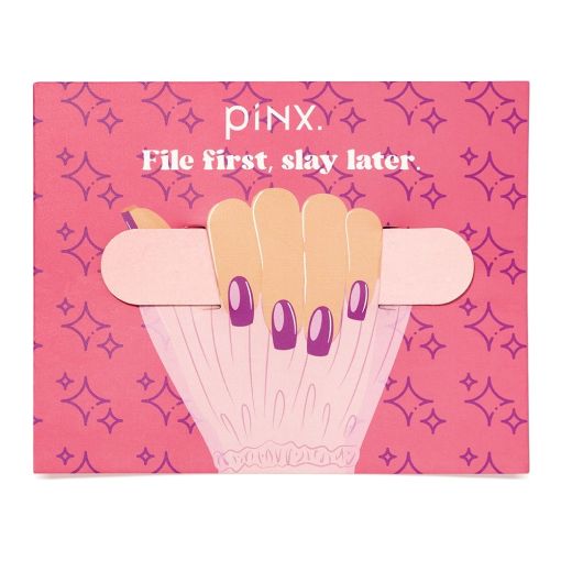 PINX Nagelfeile mit pinkem Design und Hand mit lila Nägeln. Slogan: File first, slay later.